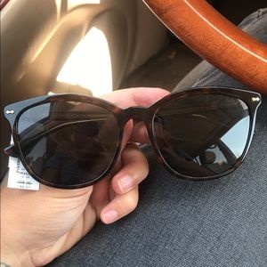 Gucci sunglasses with tags
